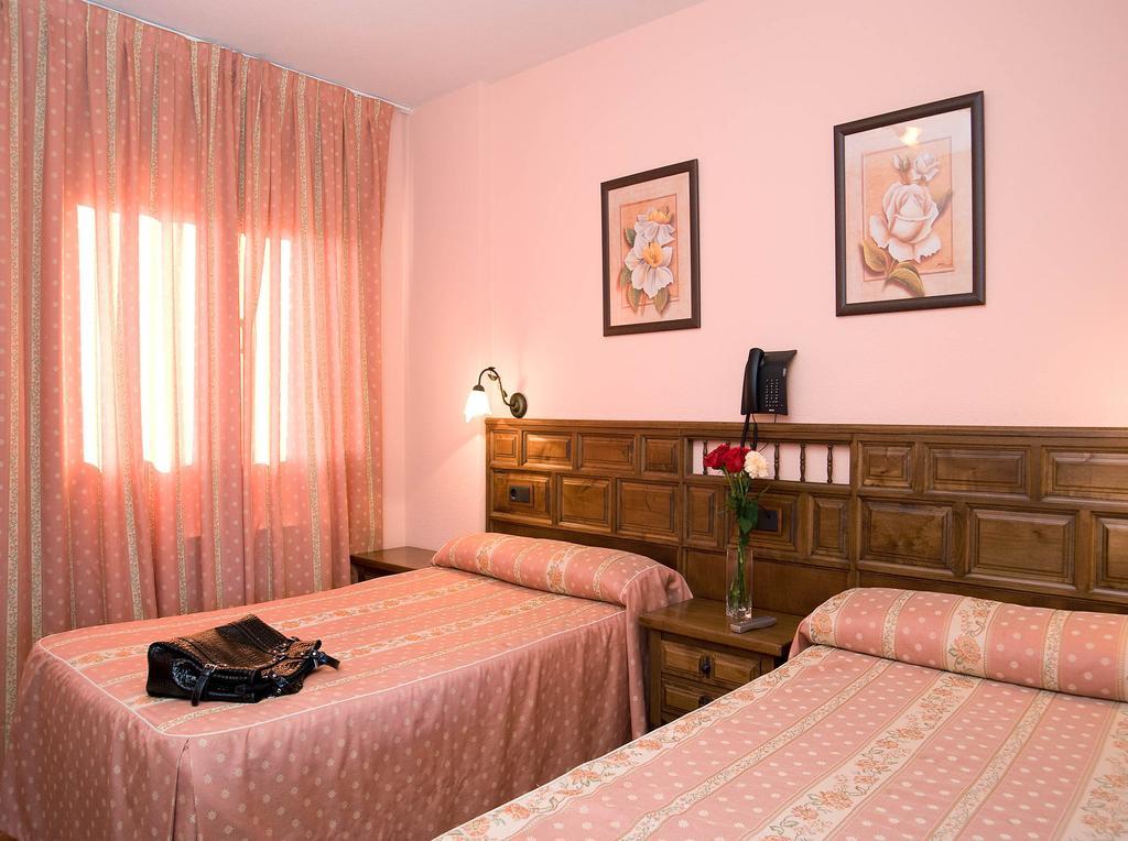 Hotel Rural "Victoria" Humanes Kamer foto